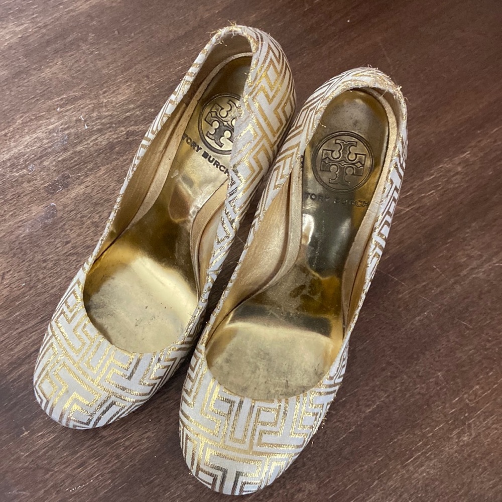 Tory Burch Size 6M Gold Heels